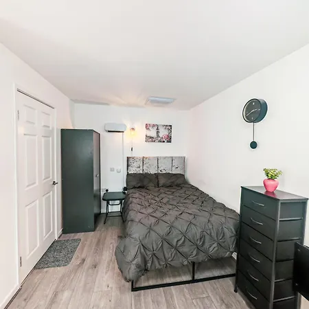 Ensuite Double Room With Kitchen Hayes  Room photo
